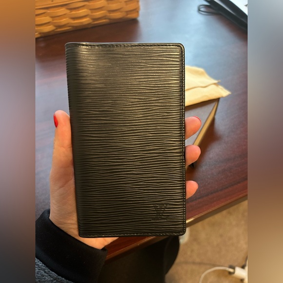 FULL INCLUSION - Authentic Louis Vuitton Black Epi Leather Pocket Agenda Cover - Picture 14 of 14